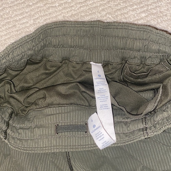 Lulu Lemon shorts - Picture 7 of 8